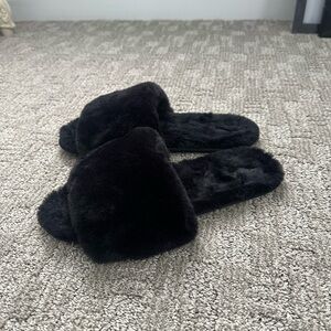 Skims Cozy Black Faux Fur Slippers